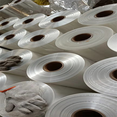 ม้วนพลาสติกใสอัตราการหดตัวสูง 15 ไมครอน POF Polyolefin Shrink Wrap Film Roll สำหรับบรรจุ
